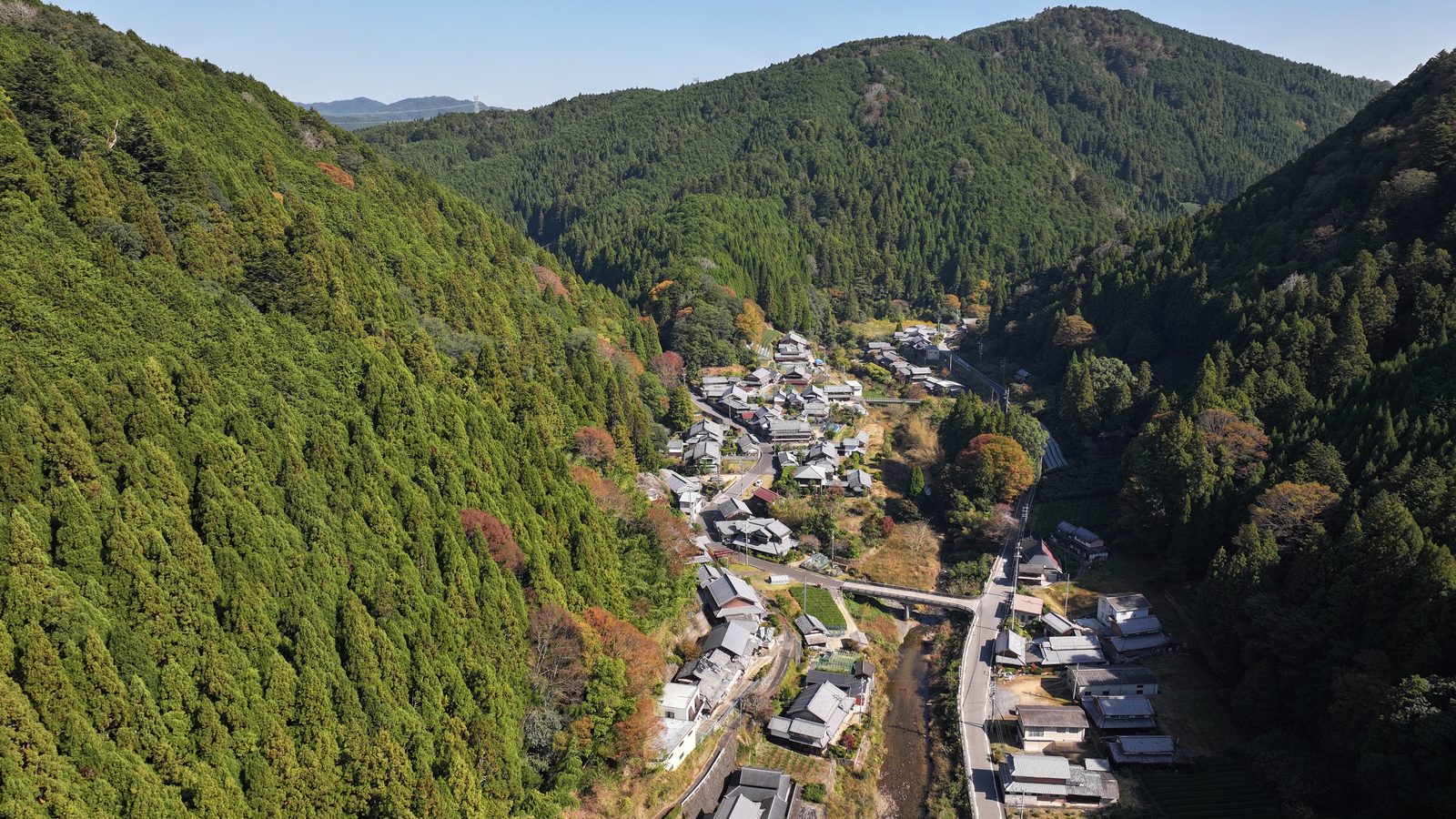 湯船地区の谷あい